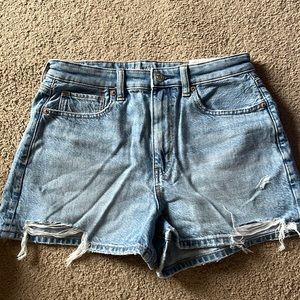 I am selling a never worn pair of Jean shorts